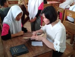 FK UHO Periksa Buta Warna dan Visus Mata Siswa di Anggalomoare