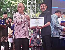 Hari Perkebunan ke-62, Dirjen Perkebunan Kementan RI Beri Penghargaan Wali Kota Baubau