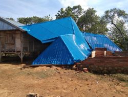 Rumah Warga di Mubar Roboh Akibat Hujan yang Disertai Angin Kencang