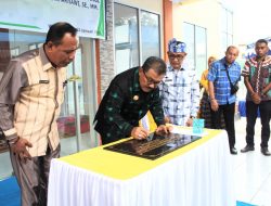 Bupati Arhawi Resmikan Dua UPTD Puskesmas di Wakatobi