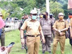 Arhawi Kunjungi Pasien Isolasi di Desa Liya Bahari Indah