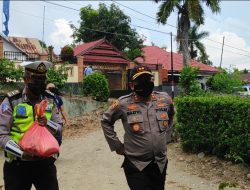 Polres Kolaka Bagi Sembako pada Warga Kurang mampu