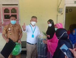 Wakil Bupati Konawe Serahkan Bantuan Bibit dan Alat Pertanian di Tiga Kecamatan