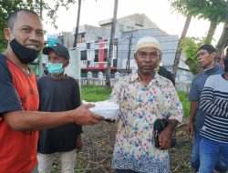 Virus Lemah dengan Sedekah Takjil Ala Rumah Kopi Uncel Bus