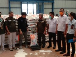 Pemda Muna Terima Bantuan 262 Ton Beras dari Dinas Pangan Sultra