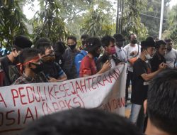 Warga Toari Demo Dinsos, Minta TKSK Dicopot