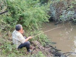 Penuh Kesederhanaan, KSK Luangkan Waktu Senggang Dengan Memancing Di Rawa