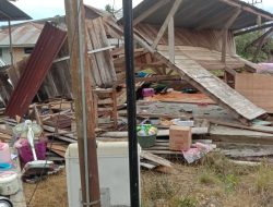 Satu Rumah Warga Desa Ameroro “Ambruk” Diterjang Angin Kencang