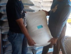 Pemdes Ambepulu Salurkan Bantuan Bibit Padi Dana Desa