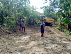 Kadin Konawe Peduli, Yusran Akbar Bantu Perbaikan Jalan Usaha Tani Kelurahan Andabia