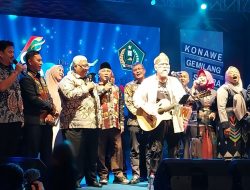 Malam Puncak Hiburan, Bupati Konawe “Ditodong” Nyanyi Bareng Iwan Fals