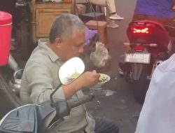 Viral Penuh Kesederhanaan, Bupati Kery Terekam Kamera Makan Bakso Dipinggiran Jalan