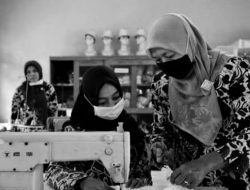 Upaya Tingkatkan Ekonomi Keluarga, Pemdes Sanuanggamo Gelar Pelatihan Menjahit