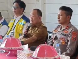 Tinjau Lokasi Abrasi, Pj Bupati Konawe Salurkan Bantuan Terhadap Warga Yang Terkena Dampak