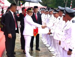 Momentum HUT RI ke 80, Bupati Konawe Serahkan Piagam Penghargaan Desa Berprestasi